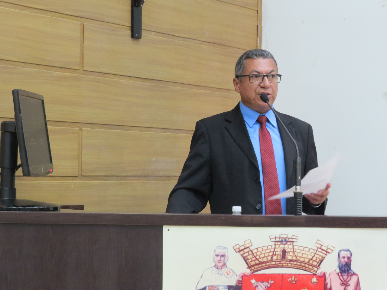 Pastor Otávio Pinheiro reforçou a importância de sinalizar os buracos, caso os mesmos não sejam tapados (Foto: Bruno Piola/Câmara Municipal)